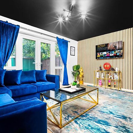 Stylish Manchester 4 Bed House W/Garden ✘ Sleeps 9 - Salford ☆ Free Parking → Smart Tvs In Every Bedroom ☆ Free Netflix & Ultra Fast Wifi ✪ 6 Min To City Centre, Close To Trafford Centre, Etihad Stadium, Manchester Arena, Clubs & More! Bagian luar foto