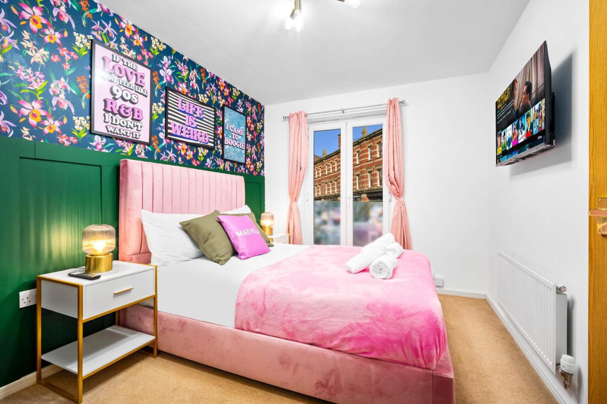 Stylish Manchester 4 Bed House W/Garden ✘ Sleeps 9 - Salford ☆ Free Parking → Smart Tvs In Every Bedroom ☆ Free Netflix & Ultra Fast Wifi ✪ 6 Min To City Centre, Close To Trafford Centre, Etihad Stadium, Manchester Arena, Clubs & More! Bagian luar foto