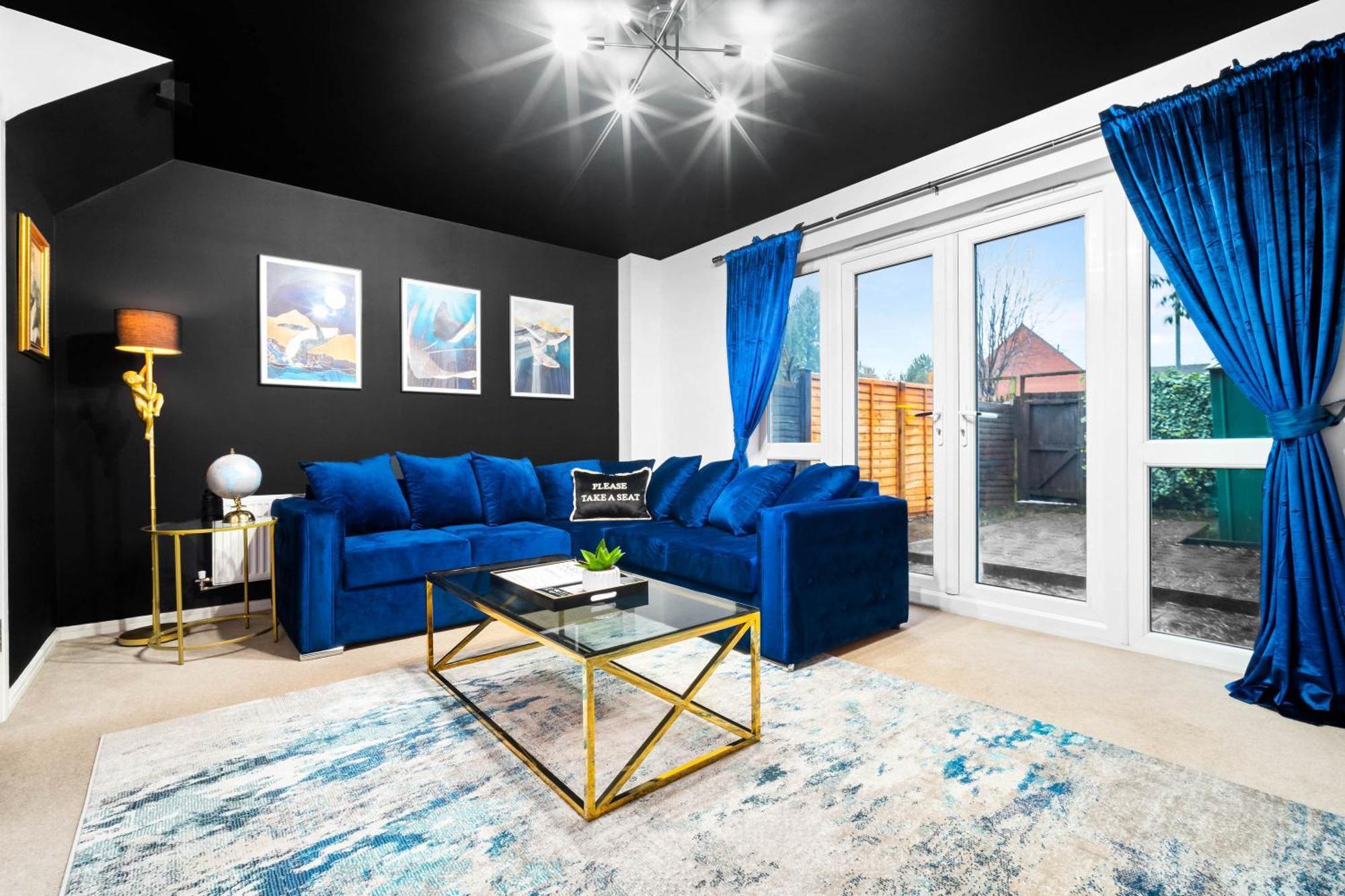 Stylish Manchester 4 Bed House W/Garden ✘ Sleeps 9 - Salford ☆ Free Parking → Smart Tvs In Every Bedroom ☆ Free Netflix & Ultra Fast Wifi ✪ 6 Min To City Centre, Close To Trafford Centre, Etihad Stadium, Manchester Arena, Clubs & More! Bagian luar foto