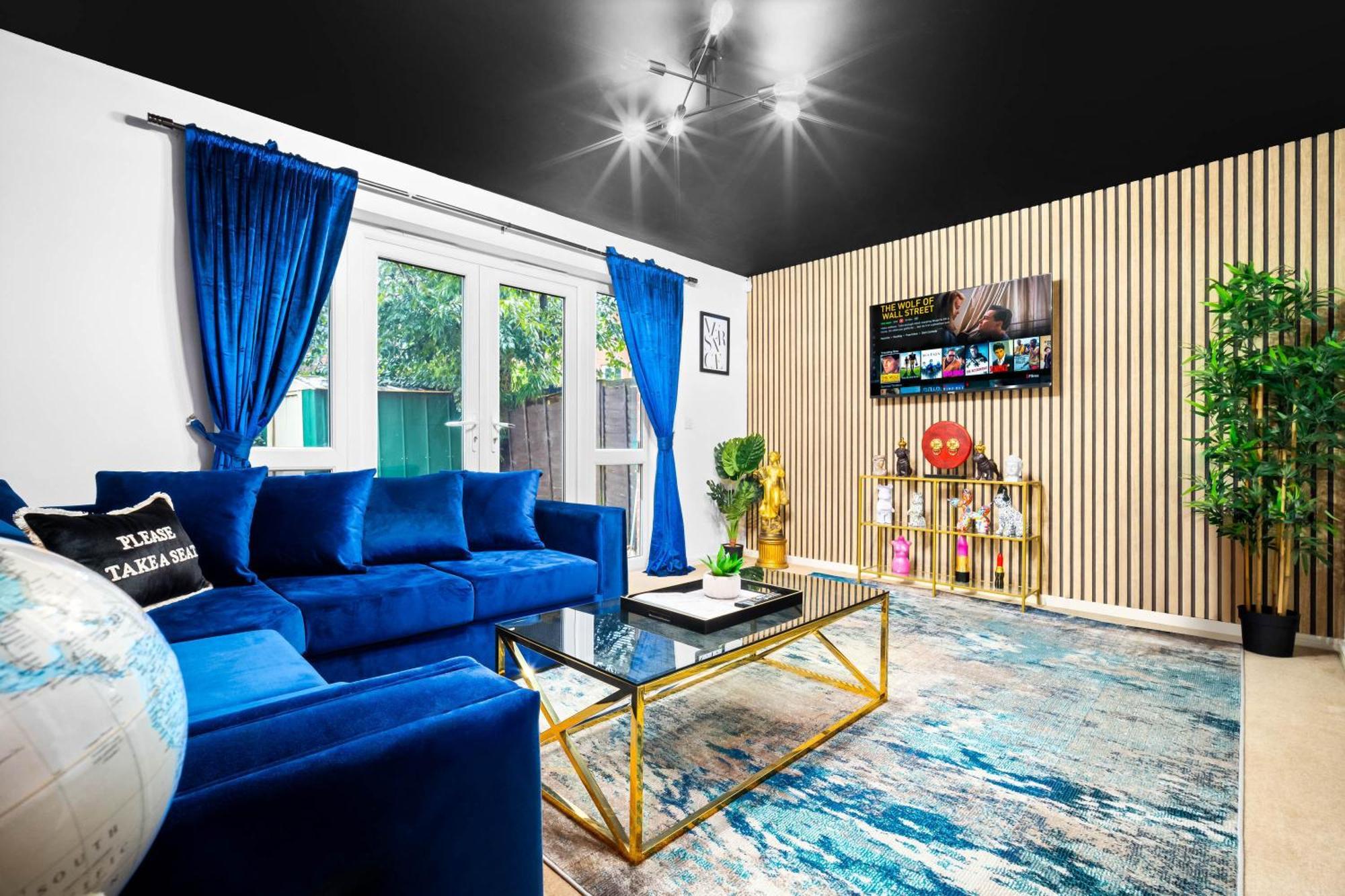 Stylish Manchester 4 Bed House W/Garden ✘ Sleeps 9 - Salford ☆ Free Parking → Smart Tvs In Every Bedroom ☆ Free Netflix & Ultra Fast Wifi ✪ 6 Min To City Centre, Close To Trafford Centre, Etihad Stadium, Manchester Arena, Clubs & More! Bagian luar foto