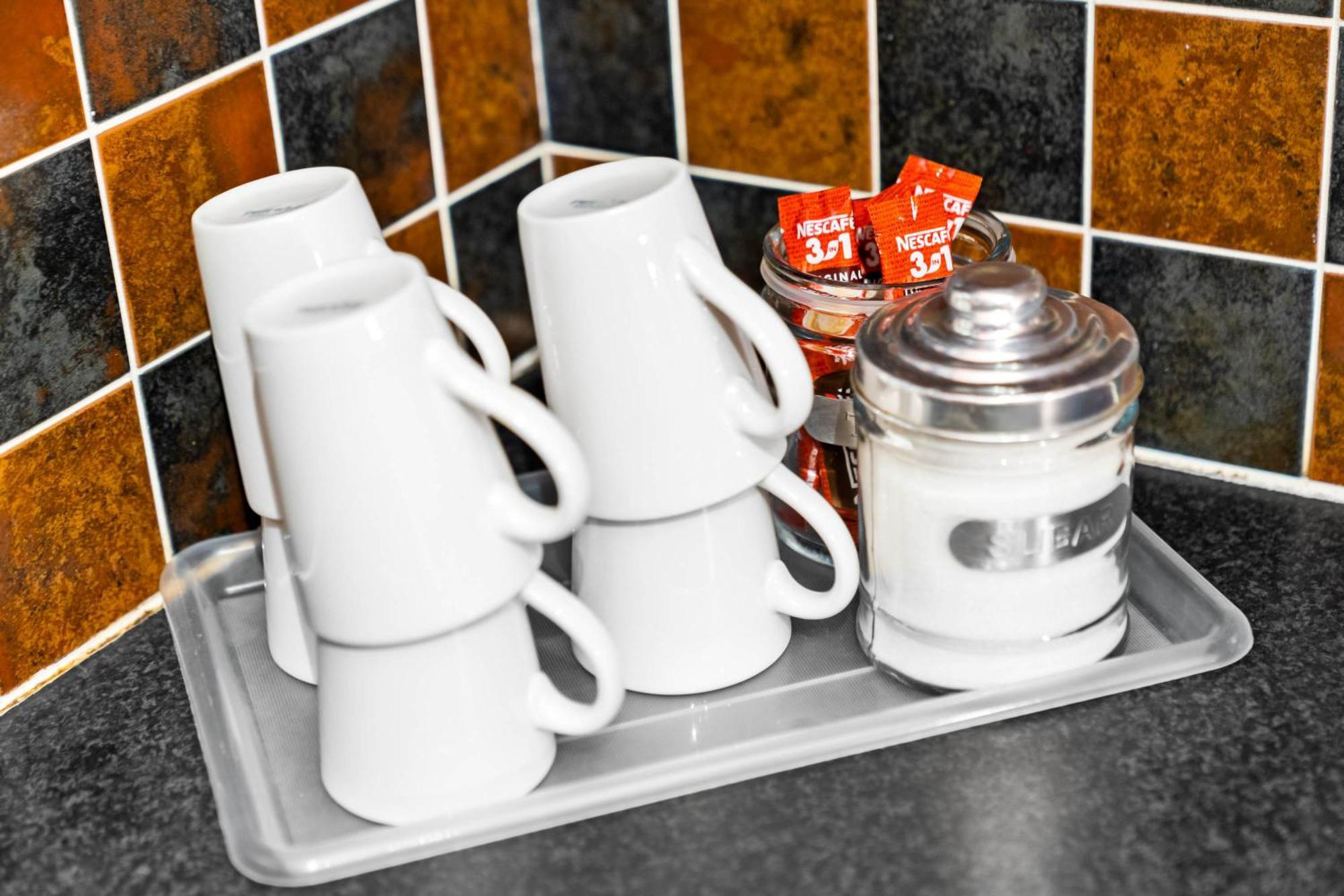 Stylish Manchester 4 Bed House W/Garden ✘ Sleeps 9 - Salford ☆ Free Parking → Smart Tvs In Every Bedroom ☆ Free Netflix & Ultra Fast Wifi ✪ 6 Min To City Centre, Close To Trafford Centre, Etihad Stadium, Manchester Arena, Clubs & More! Bagian luar foto