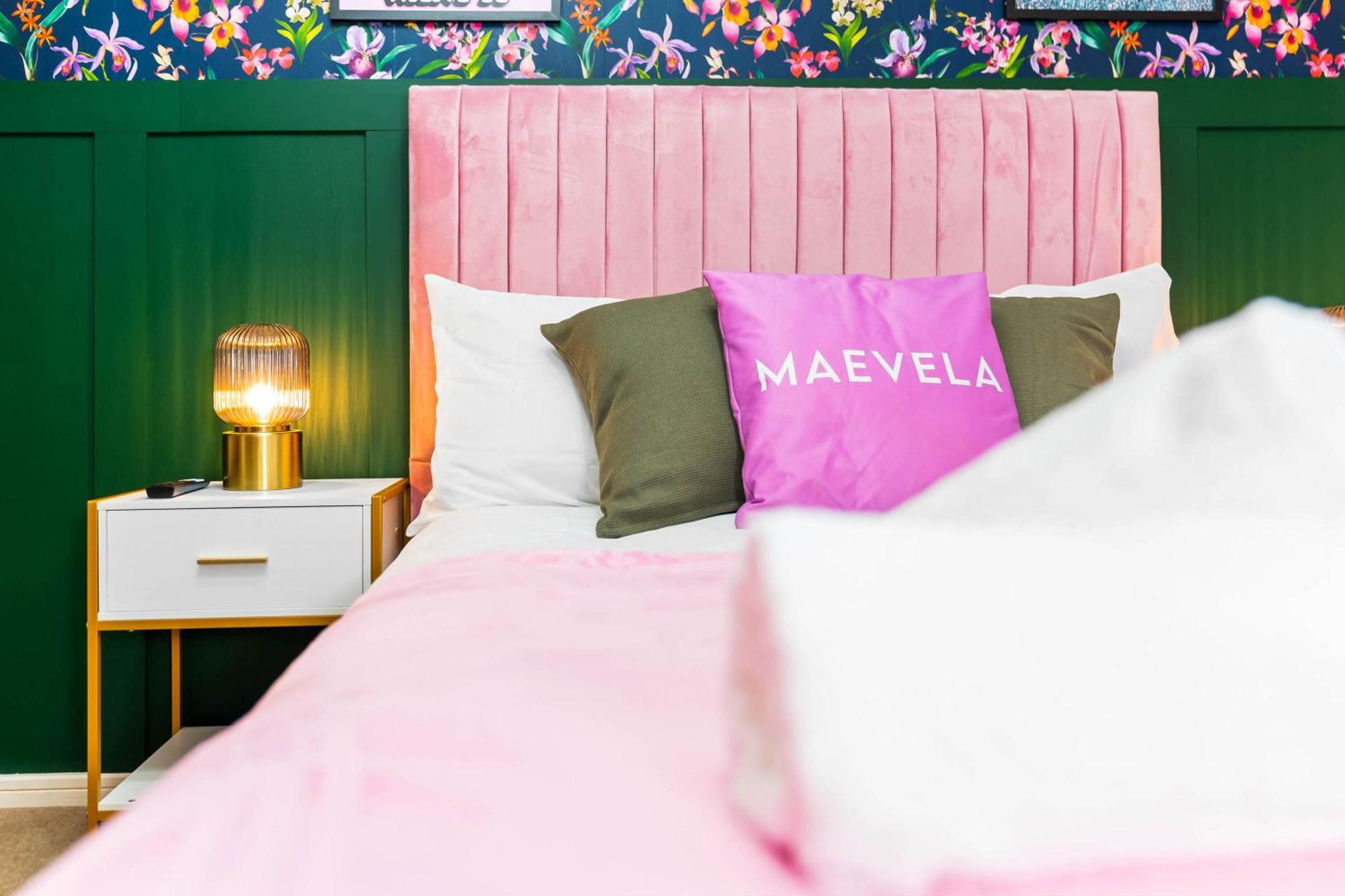 Stylish Manchester 4 Bed House W/Garden ✘ Sleeps 9 - Salford ☆ Free Parking → Smart Tvs In Every Bedroom ☆ Free Netflix & Ultra Fast Wifi ✪ 6 Min To City Centre, Close To Trafford Centre, Etihad Stadium, Manchester Arena, Clubs & More! Bagian luar foto