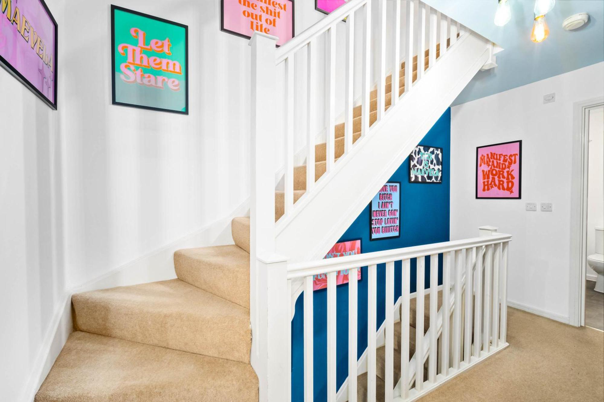 Stylish Manchester 4 Bed House W/Garden ✘ Sleeps 9 - Salford ☆ Free Parking → Smart Tvs In Every Bedroom ☆ Free Netflix & Ultra Fast Wifi ✪ 6 Min To City Centre, Close To Trafford Centre, Etihad Stadium, Manchester Arena, Clubs & More! Bagian luar foto