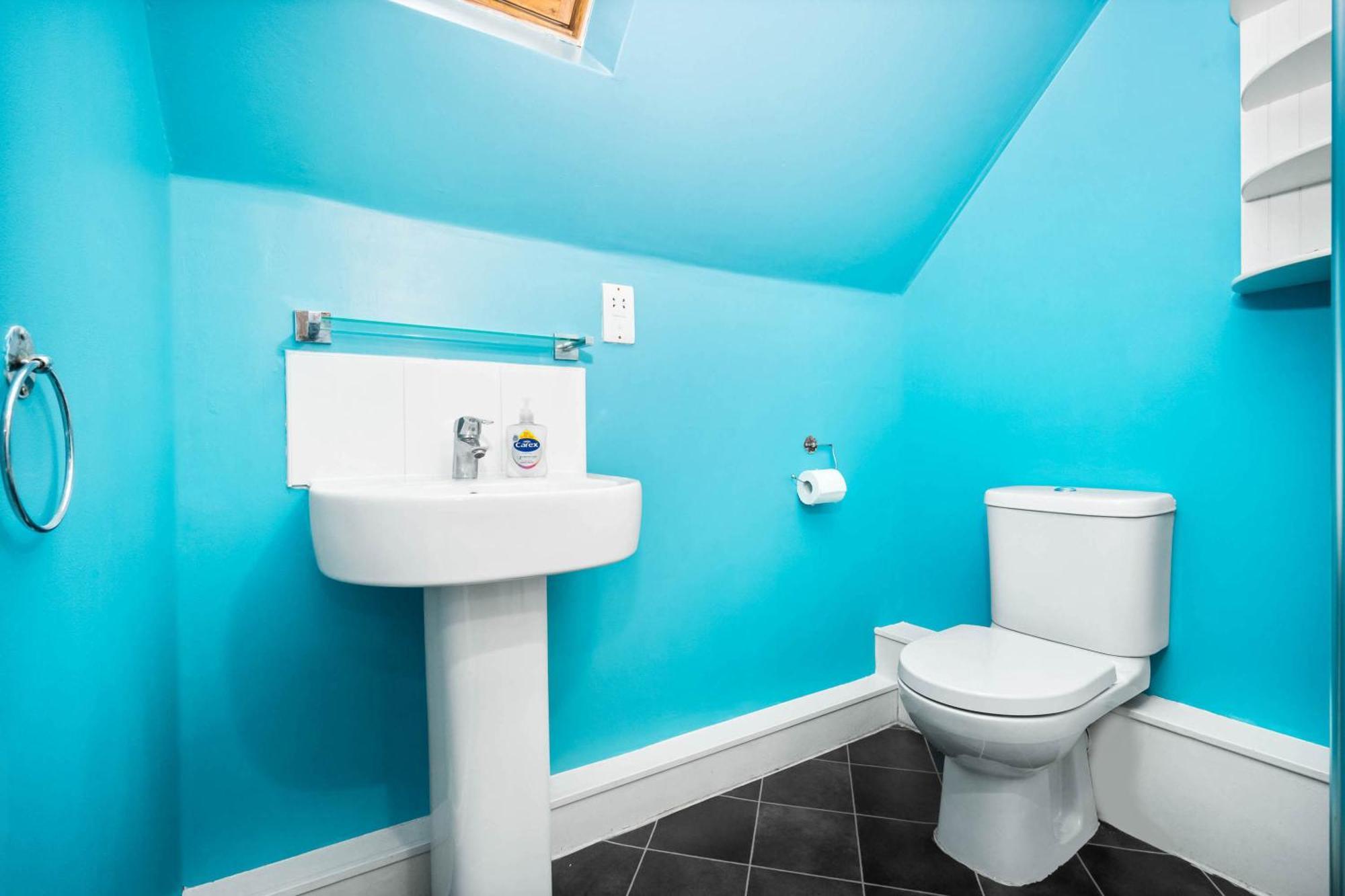 Stylish Manchester 4 Bed House W/Garden ✘ Sleeps 9 - Salford ☆ Free Parking → Smart Tvs In Every Bedroom ☆ Free Netflix & Ultra Fast Wifi ✪ 6 Min To City Centre, Close To Trafford Centre, Etihad Stadium, Manchester Arena, Clubs & More! Bagian luar foto